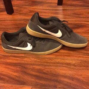 Nike SB team Classic